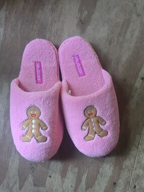 Pink Gingerbread Embroidered Spa Slippers